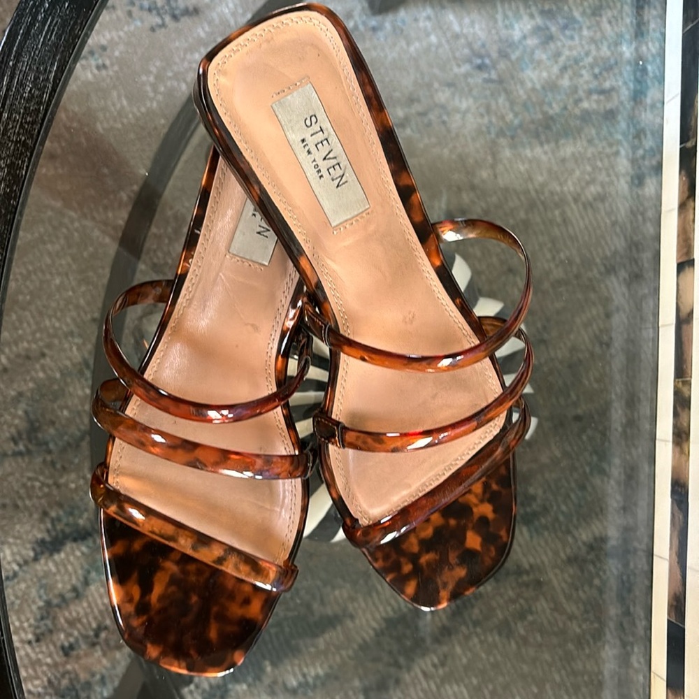 Tortoise look Slip on Sandals